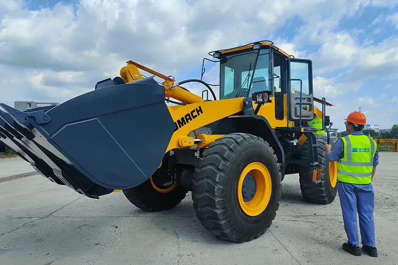 الخدمات والدعم الفني