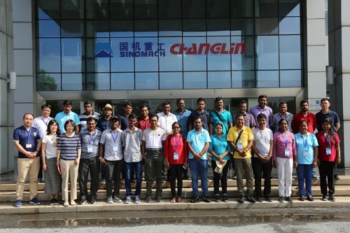 صور من تدريب عملاء من دول مختلفة