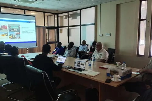 صور من تدريب عملاء من دول مختلفة