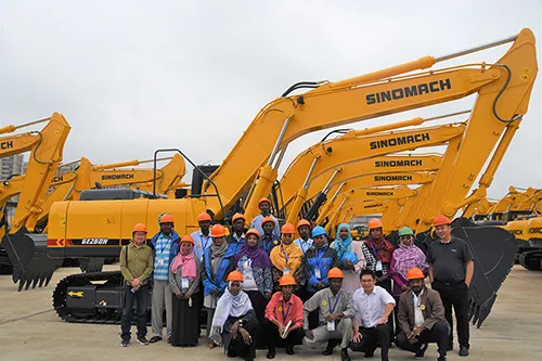 صور من تدريب عملاء من دول مختلفة