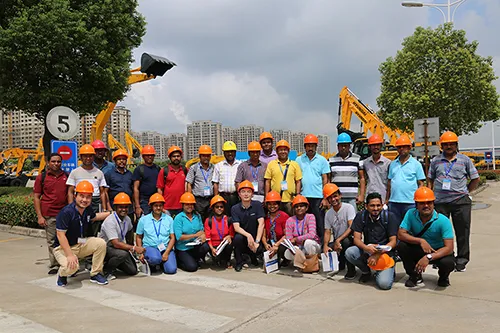 صور من تدريب عملاء من دول مختلفة