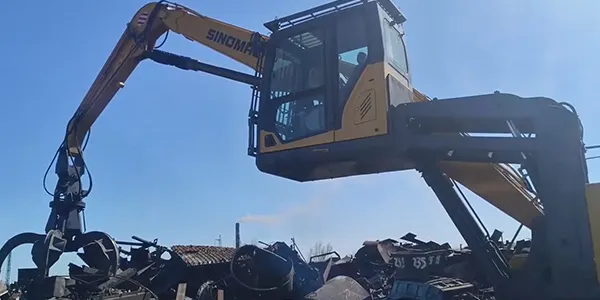 حفار مجنزر مع ملقط لمناولة المواد بكفاءة، ZG210H