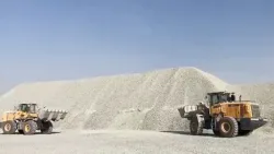 لودر بعجلات أثناء أعمال مناولة وتحميل الحصى و الكري، سلسلة ZL50Z