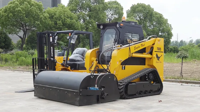 لودر انزلاقي مجنزري طراز TS65 مع الملحقات