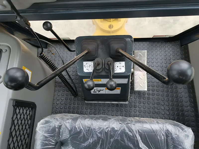 نظام فرامل هيدروليكي مغمور بالزيت مع تحكّم بدواستين مزدوجتين