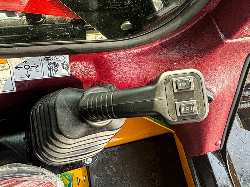 لودر انزلاقي بعجلات، 275G