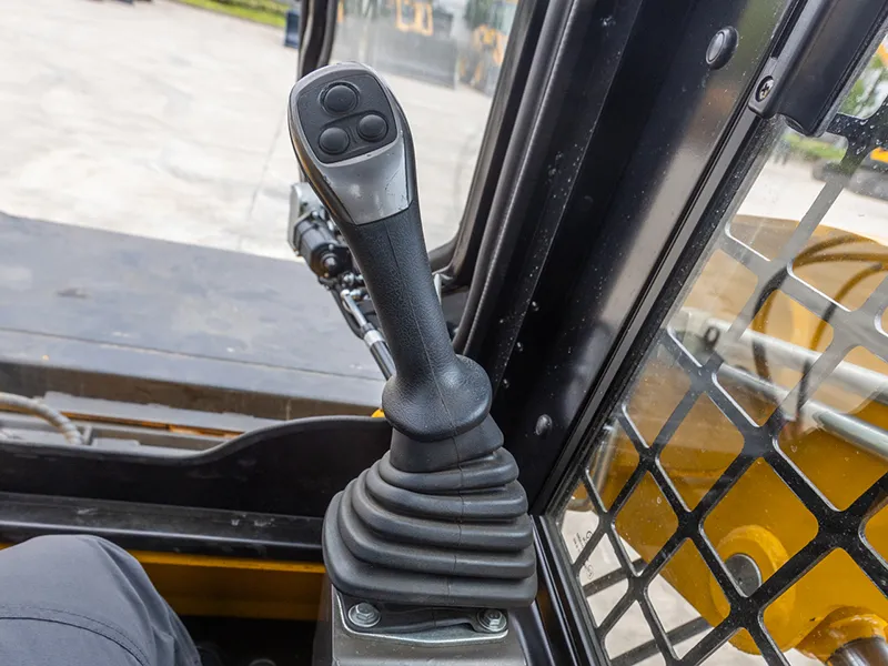 لودر انزلاقي مجنزر (زاحف)، TS65/TS100