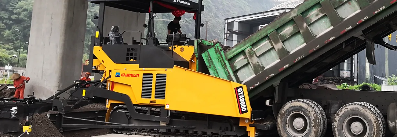 ماكينات رصف الأسفلت